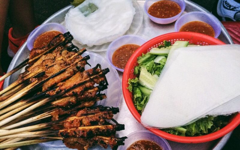 Hoi An: Evening Food Culture Tour by Vespa - Exploring Hoi Ans Cuisine