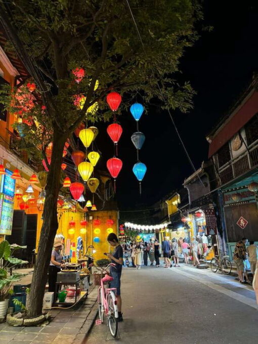 Hoi An: Evening Food Tour With River Cruise - Frequently Asked Questions