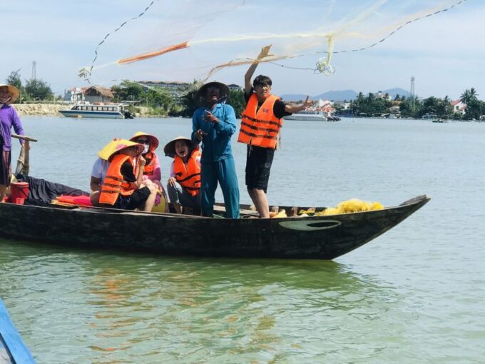 Hoi An: Experience Fishing With Locals & Bai Choi Singing - Bai Choi Traditional Music