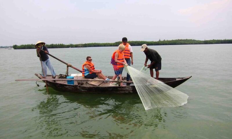 Hoi An: Farming and Fishing by Bicycle at Tra Que Village - Itinerary Highlights