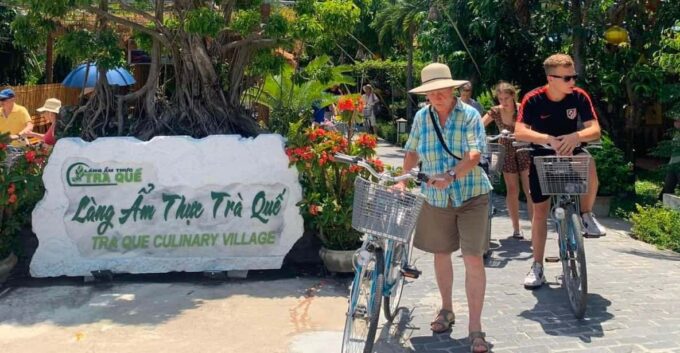 Hoi An: Farming and Fishing by Bicycle at Tra Que Village - Hands-on Farming Experience