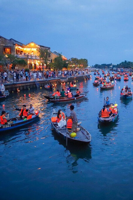 Hoi An: Floating Flower Lantern River Boat Ride at Night - Getting to the Starting Location