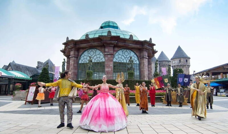 Hoi An: Full-day Ba Na Hills & Amazing Golden Bridge - Exploring the Golden Bridge