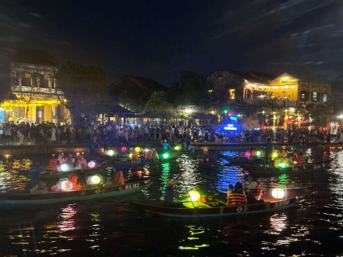 Hoi An: Guided Walking Tour With Local Food - Fujian Assembly Hall