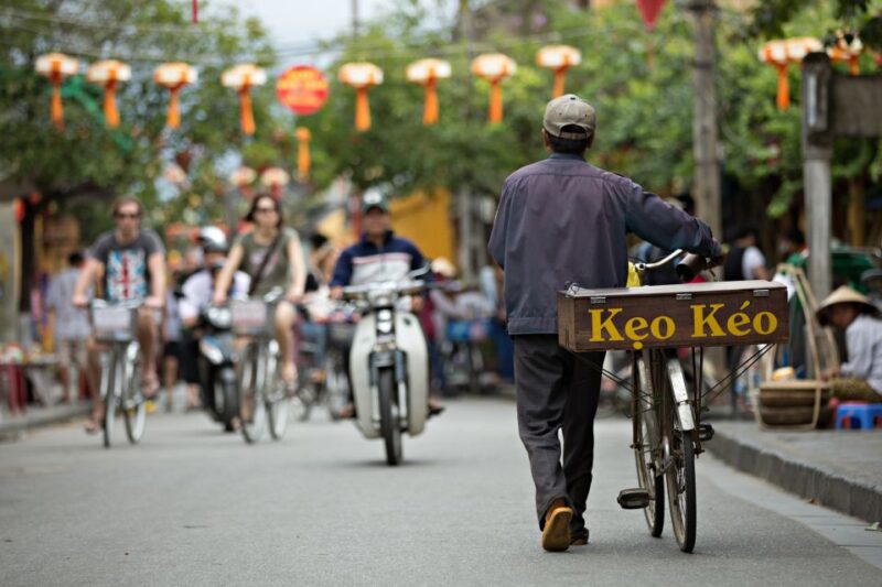 Hoi An: Half-Day Guided Walking Tour in a Small Group - Covered Bridge