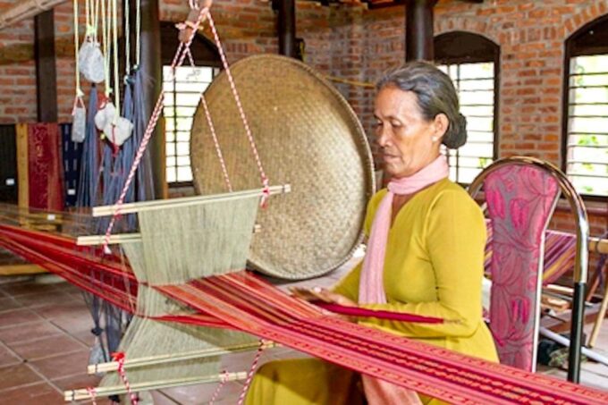 Hoi An: Half-Day Silk Cloth Producing Process Tour - Silk Showroom and Snack