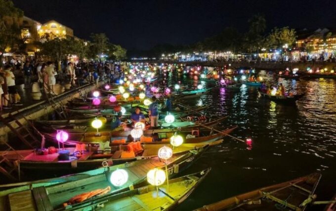 Hoi An: Hoai River Boat Trip by Night and Floating Lantern - Recap