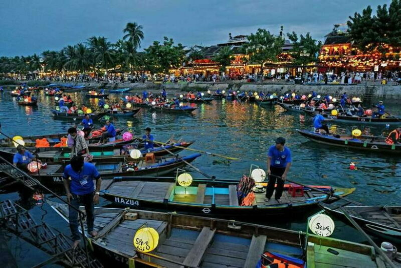 Hoi An: Hoai River Boat Trip by Night with Release Lantern - An In-Depth Look at the Experience