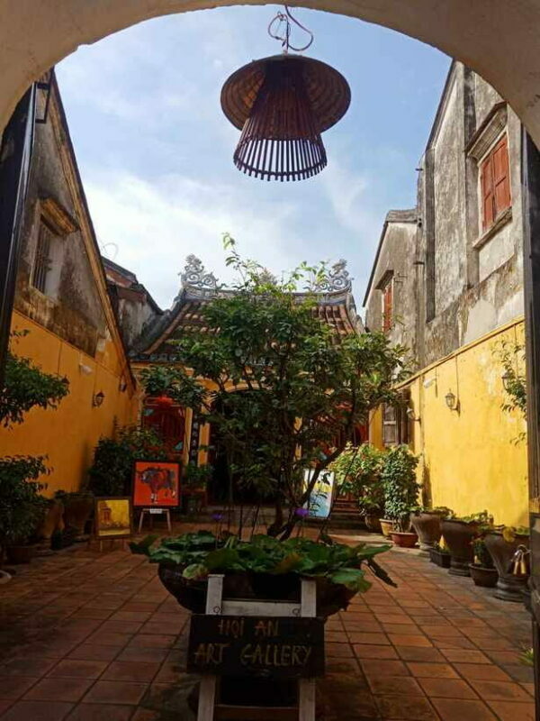 Hoi An: Hoai River Boat Trip by Night with Release Lantern - The Practical Side: Logistics and Tips