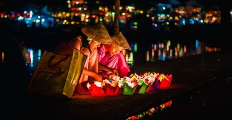 Hoi An: Hoai River Night Boat Trip and Floating Lantern - Floating Down the Hoai River