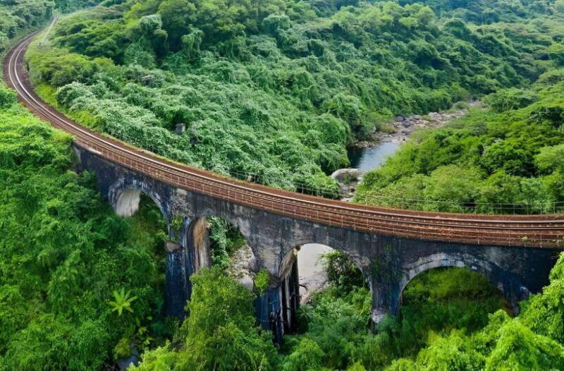 Hoi An: Hue Transfer Stop at Bang Ghost Town, Hai Van Pass - Admire the Lap An Lagoon