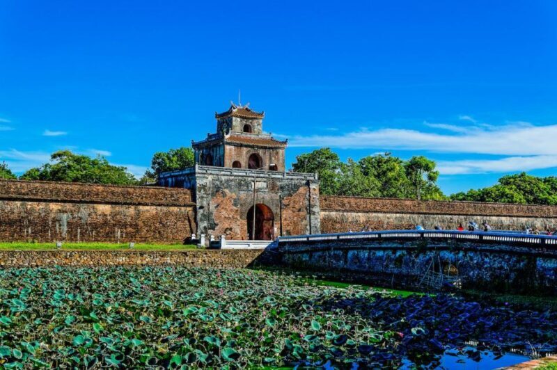 Hoi An: Imperial Hue And Scenic Hai Van Pass Discovery Tour - Experiencing the Perfume River