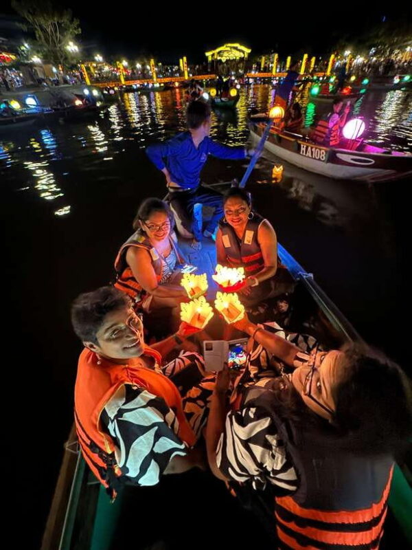 Hoi An: Lantern-Lit Streets, Enjoy Local Food, and Boat Ride - Taking in the Local Market Experience