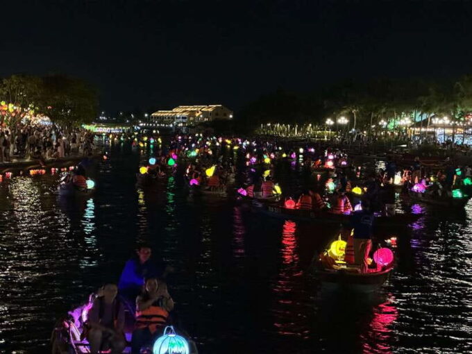 Hoi An: Lantern-Lit Streets, Enjoy Local Food, and Boat Ride - Cruising Through the Picturesque Thu Bon River