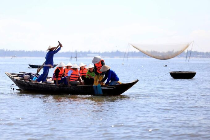 Hoi An: Lantern Making and Basket Boat Tour - Fishing With Local Fishermen