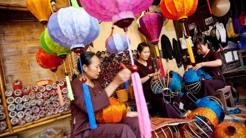 Hoi An: Making Lantern &Cooking Class With Basket Boat Ride - Exploring the Local Market