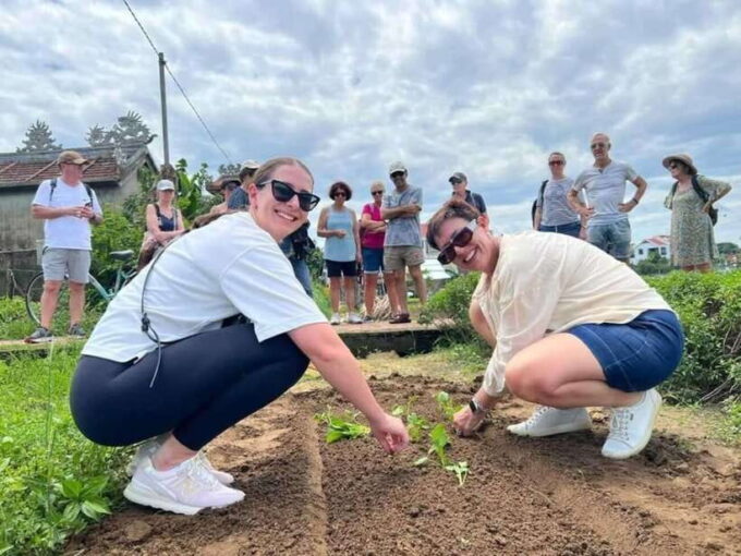 Hoi An: Market Tour and Farming and Cooking Class in Tra Que - Cooking Class: Creating Authentic Hoi An Dishes