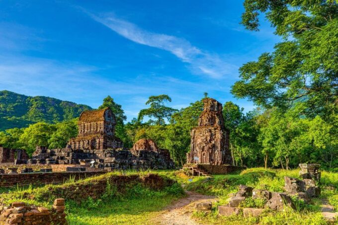 Hoi An: My Son Sanctuary & Ancient Town Day Tour With Lunch - Local Cuisine and Dining Experience