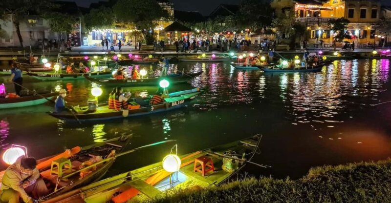 HOI AN : NIGHT BOAT TRIP WITH LANTERN - Key Points