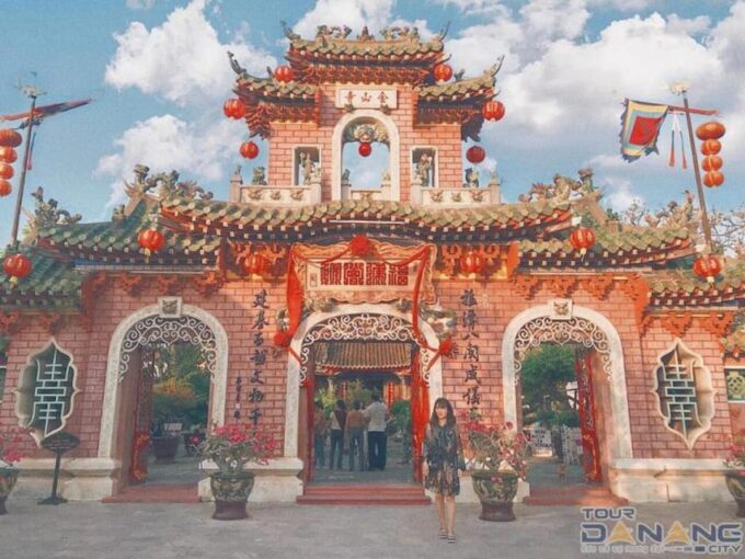 HOI AN NIGHT MARKET & BOAT TRIP WITH LANTERN - Activity Description