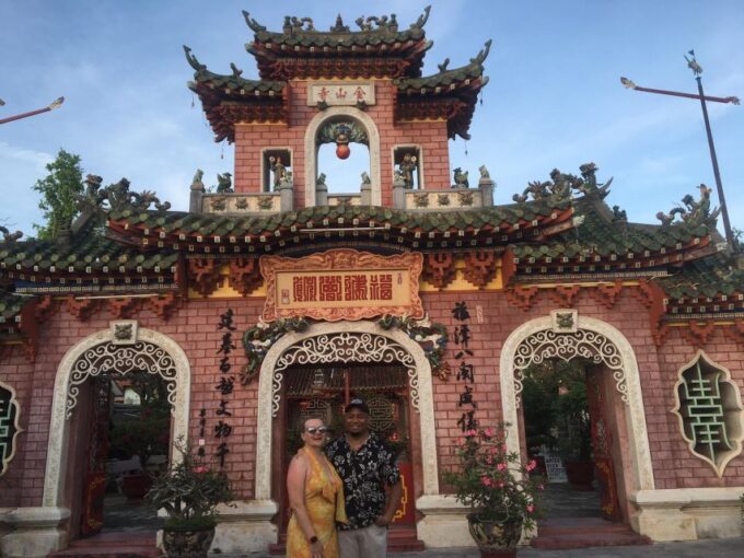 Hoi an Night Market With Walking Tour - Sampan Boat Ride - Frequently Asked Questions