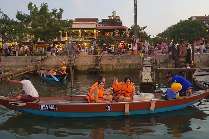 Hoi an Nightlife Tour With Hoi an Ancient Walking Tour, Boat Ride, Night Market - Exploring the Vibrant Night Market