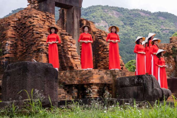 Hoi An: Private Car to Hue With Fabulous Stops Along the Way - Marvel at the Iconic Golden Bridge