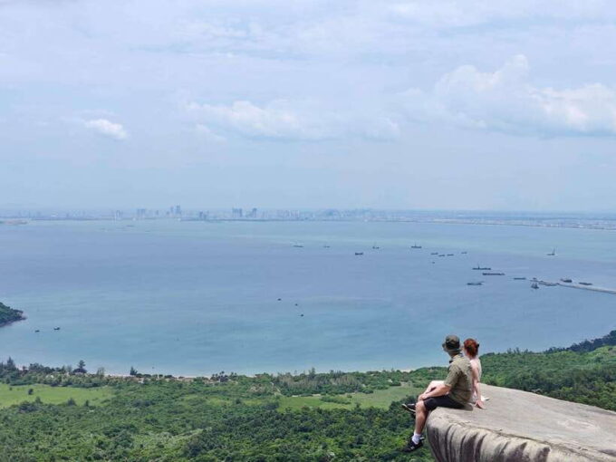 Hoi An: Private Car to Hue With Multi Sightseeing Stops - Driver and Customer Experience