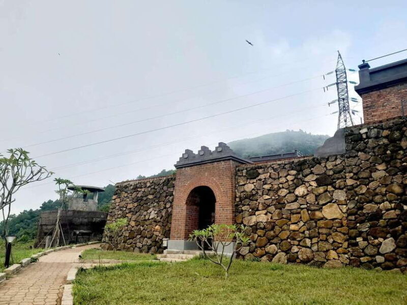 Hoi An: Private Car to Phong Nha With Sightseeing Stops - Transportation and Driver Information