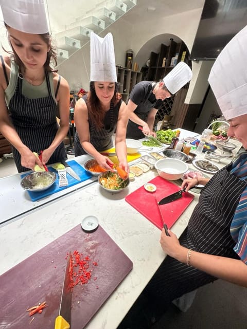 Hoi An: Private Cooking Class And Explore Local Market Trip - Meeting Point and Contact