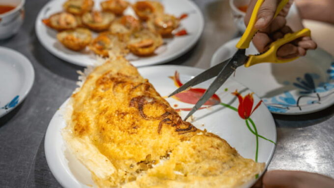 Hoi An: Private Evening Food Tour by Bike - Tasting Authentic Vietnamese Dishes