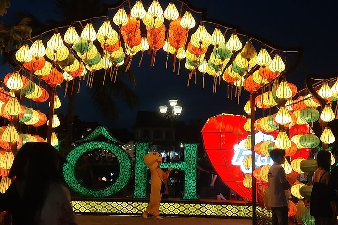 Hoi An Private Walking Tour , Night Market and Sampan Boat Ride - Exploring Hoi An