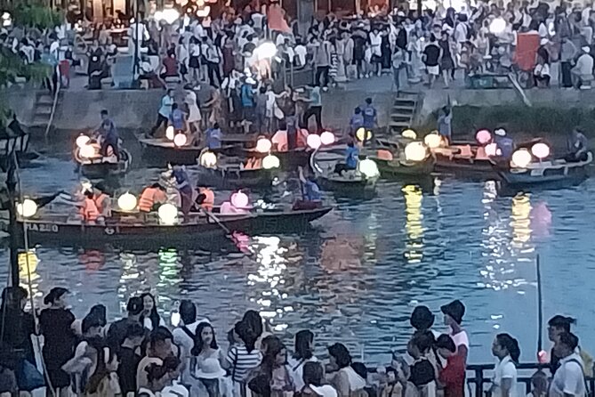 Hoi An Private Walking Tour , Night Market and Sampan Boat Ride - Night Market Experience