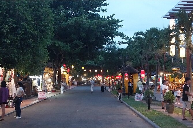 Hoi An Private Walking Tour , Night Market and Sampan Boat Ride - Sampan Boat Ride