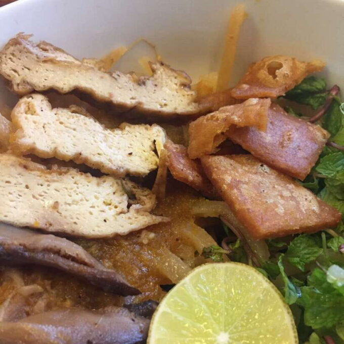 Hoi An: Sacred Traditions And Vegetarian Delights Tour - Vegetarian Dining Experience