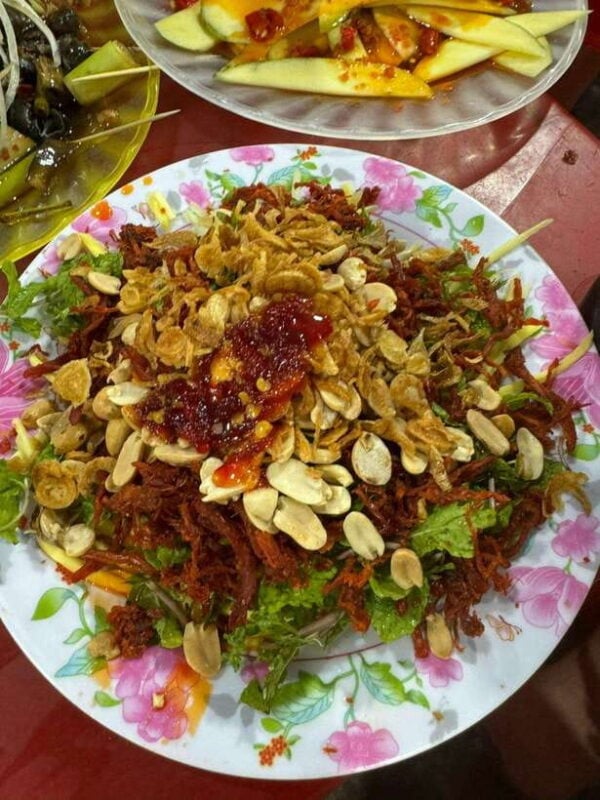 Hoi An Street Food Private Tour With Beautiful Female Guide - Dishes to Try