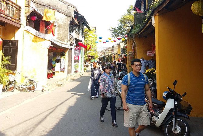 Hoi An Walking & Foodie Tour - Taking in Local Culture