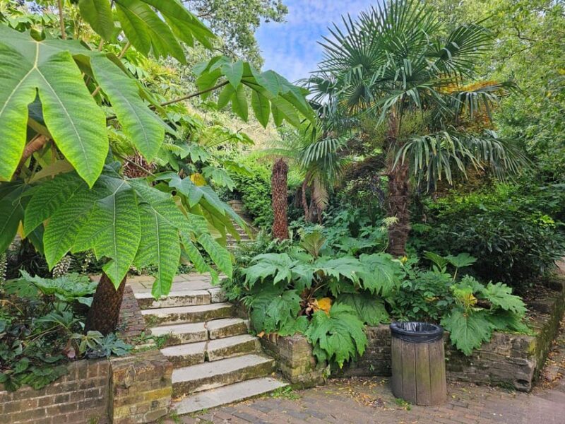 Holland Park Walk by Sams Walks - Location and Size
