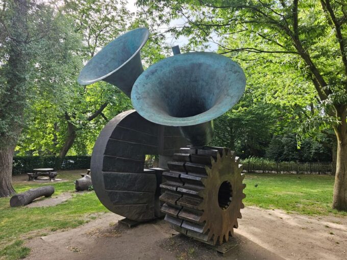 Holland Park Walk by Sams Walks - Meeting Point and Transportation