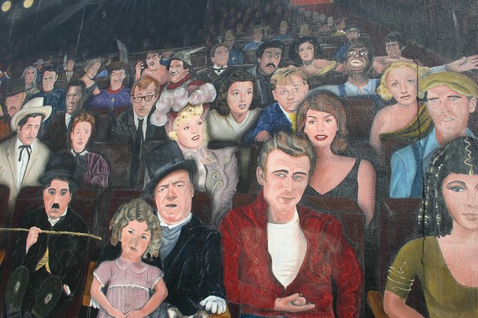 Hollywood Scavenger Hunt Adventure - Historic Sights to Discover