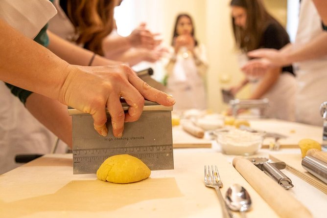 Home Cooking Class & Meal With a Local in Montepulciano - Local Home Setting