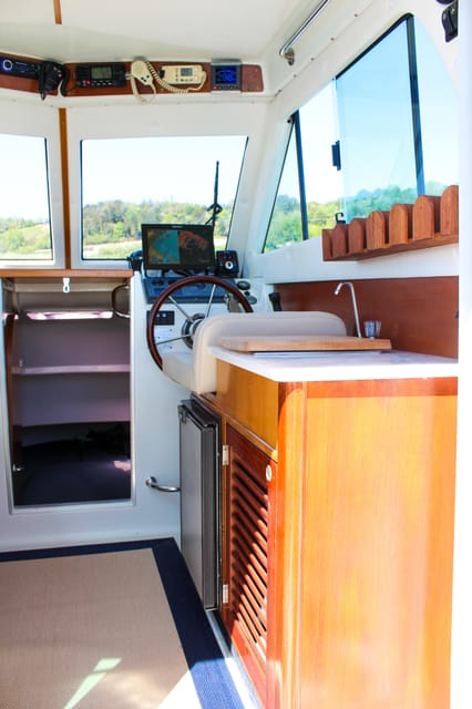 HONDARRIBIA: BOAT RENTAL - Boat Features