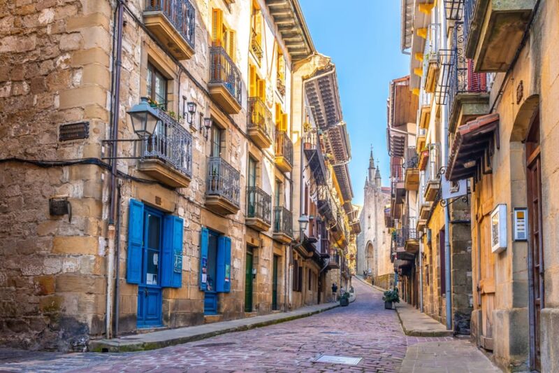 Hondarribia: City Highlights Guided Walking Tour - Architecture and Local Atmosphere at Plaza De Armas