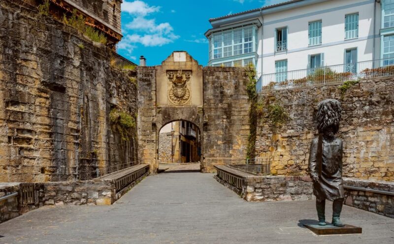 Hondarribia: Private Walking Tour With Beer or Wine - Tour Highlights and Itinerary