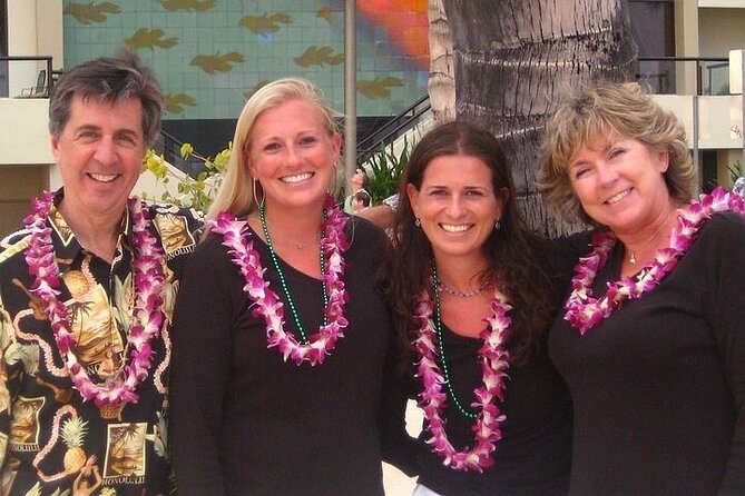 Honeymoon Airport Lei Greeting on Kona Hawaii - Greeter Assistance and Cultural Immersion