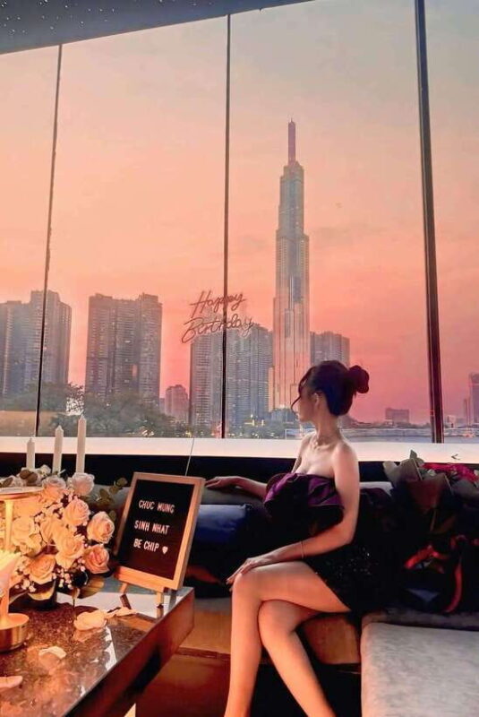 Honeymoon Dinner & Omakase Dessert On Saigon River Cruise - Romantic Ambiance and Dining