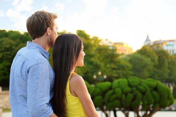 Honeymoon Photo Shoot in Madrid - Meeting and Pickup Logistics