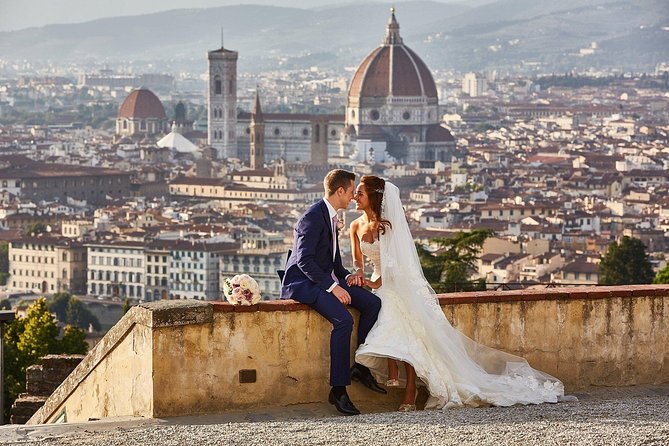 Honeymooners Florence Tour With Professional Photographer and Driver - Capturing Memorable Moments