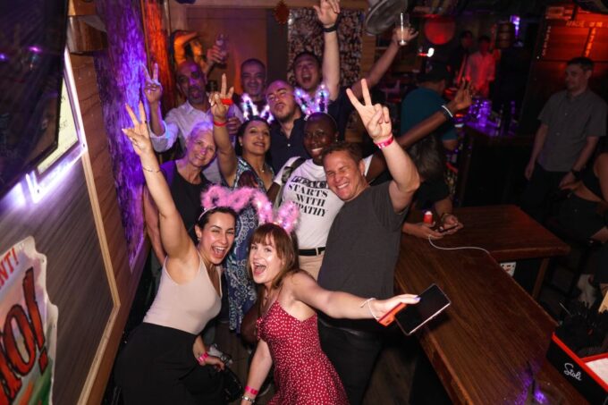 Hong Kong: 3-Hour Lan Kwai Fong Pub Crawl - Customer Ratings and Feedback