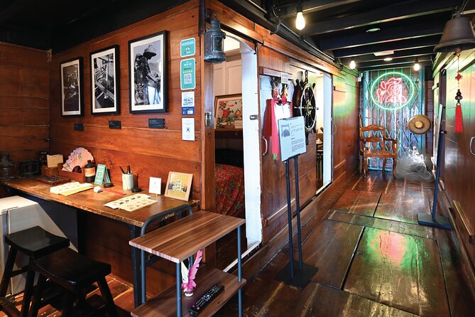 Hong Kong Fisherman's Wharf: Aberdeen Fishing Village Boat Tour - Floating Museum Visit
